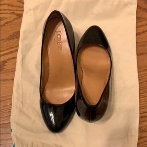 Black round toe wedges